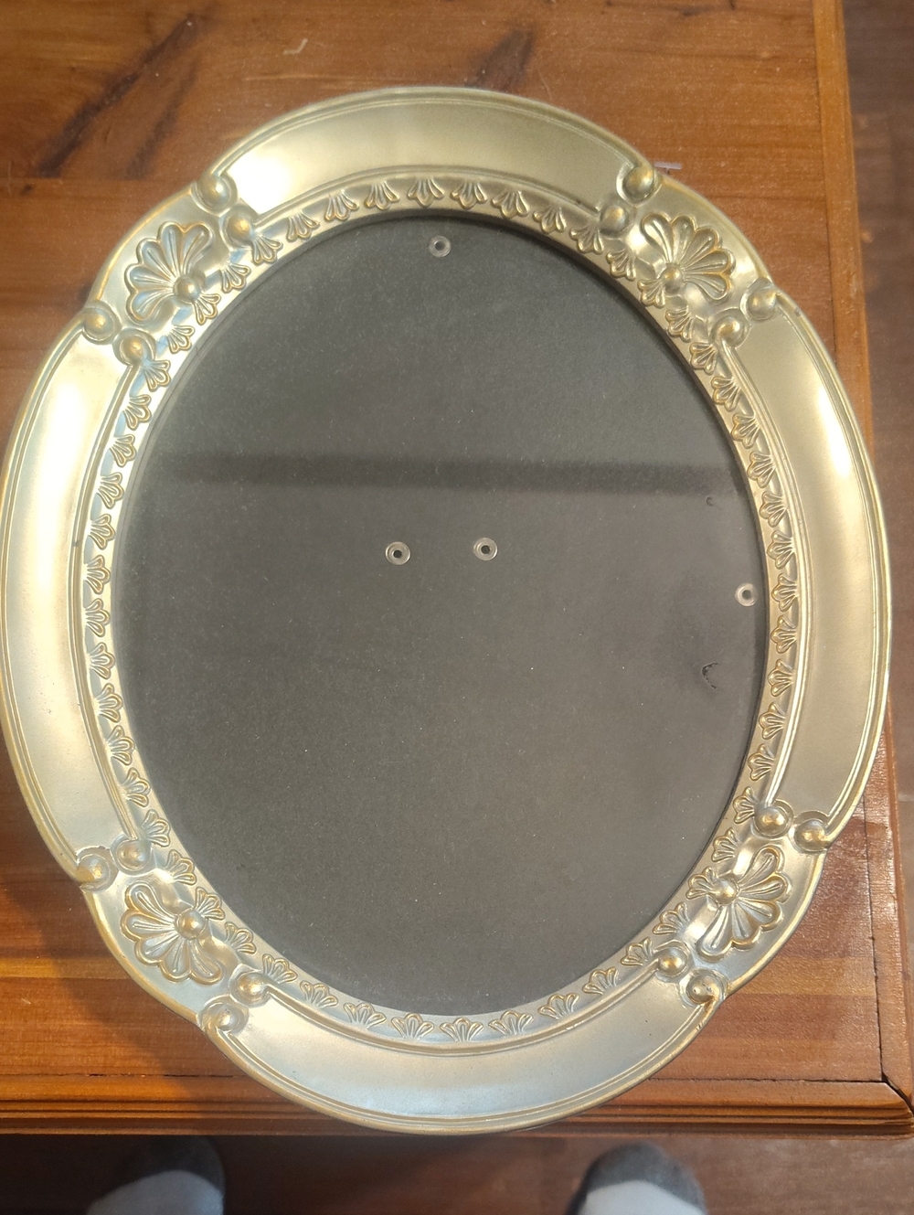 Decorel Ornate Oval Picture Frame in Antique Gold